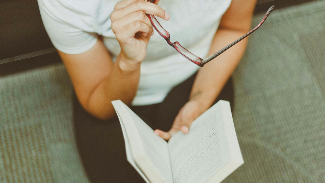 Academic reading through scholarly article