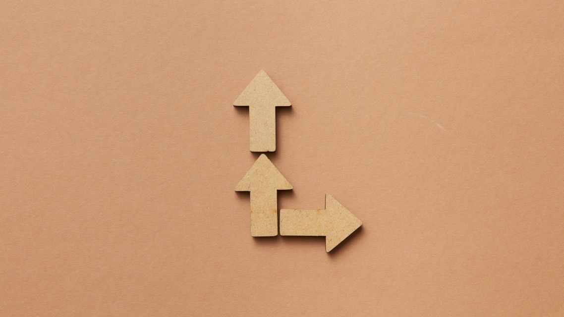 Arrows representing the use of transition words for academic writing.