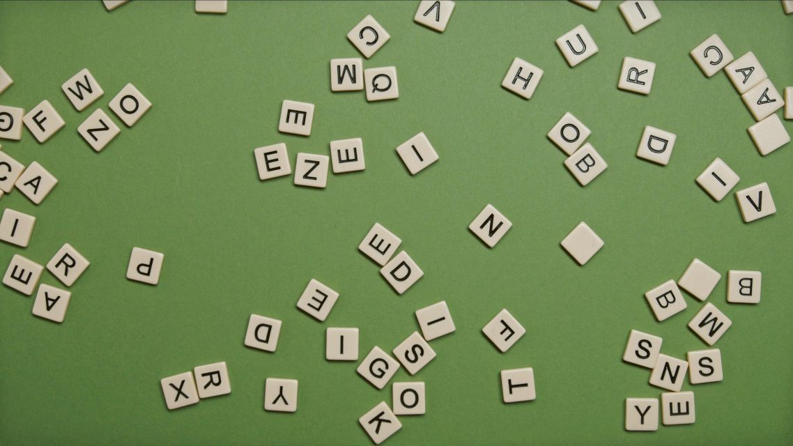 An assortment of letters demonstrating to authors how to choose keywords for research paper.